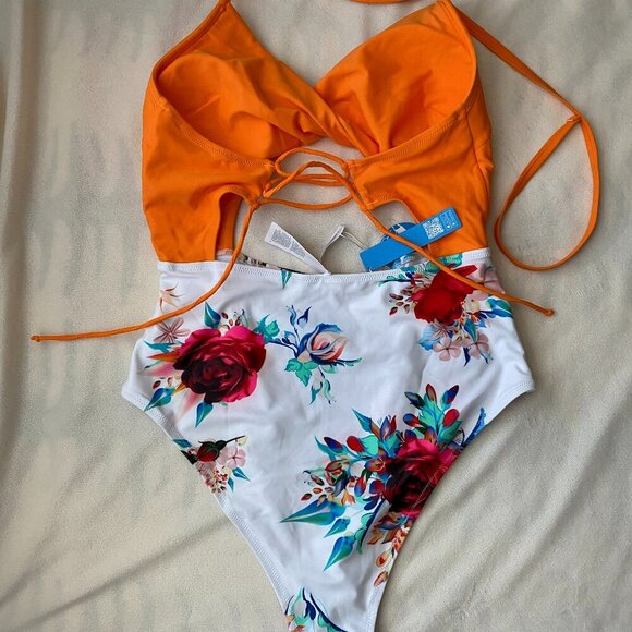 CUPSHE Women's One Piece Swimsuit Twist Cutout Front Crisscross Lace Up Back SzL - Picture 3 of 6